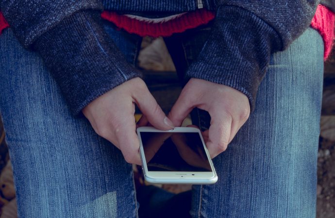 Cellphones in classrooms contribute to failing grades: Study