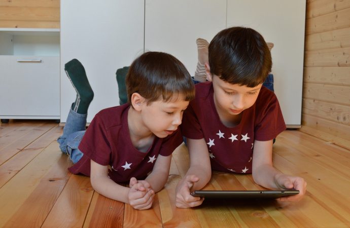 Limit screen time to protect your child’s heart, American Heart Association says