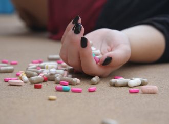 Self-Poisoning Among Teens Spikes — Experts Urge Parents to Monitor Meds