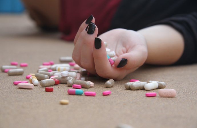 Self-Poisoning Among Teens Spikes — Experts Urge Parents to Monitor Meds