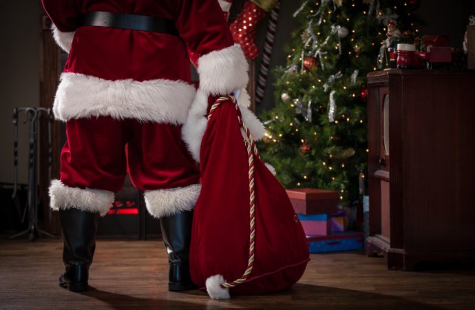 A Mysterious Secret Santa Motivated Students to Raise Thousands of Dollars for Those in Need⁠